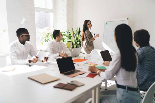 Quelles stratégies pour une carrière réussie en tant que professionnel en gestion de crise ?